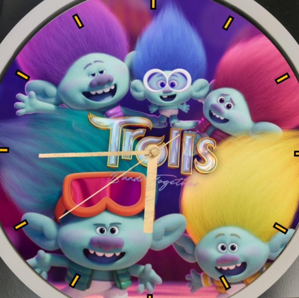 Trolls band together clock